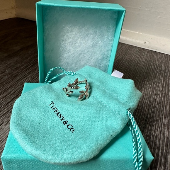 TIFFANY’S Olive Bypass Ring in Sterling Silver 💍 🫒 - Picture 3 of 10